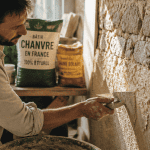 Application d'enduit correcteur thermique chaux-chanvre