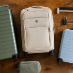 set de valise trois tailles sur table bois