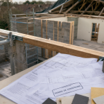 prix surélévation maison 40m2 : chantier, poutrelle et échafaudage