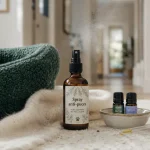 Huile essentielle anti puce maison : spray aux huiles essentielles sur tissu